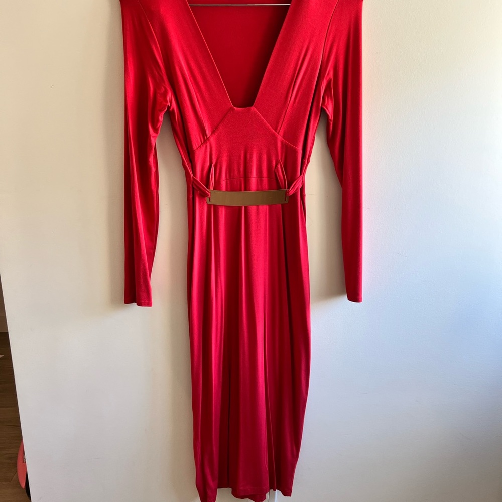 Red-Hot Elegance: ASOS Deep V Midi Dress with Gold Accent, Size 6 - Curve-Enhanc